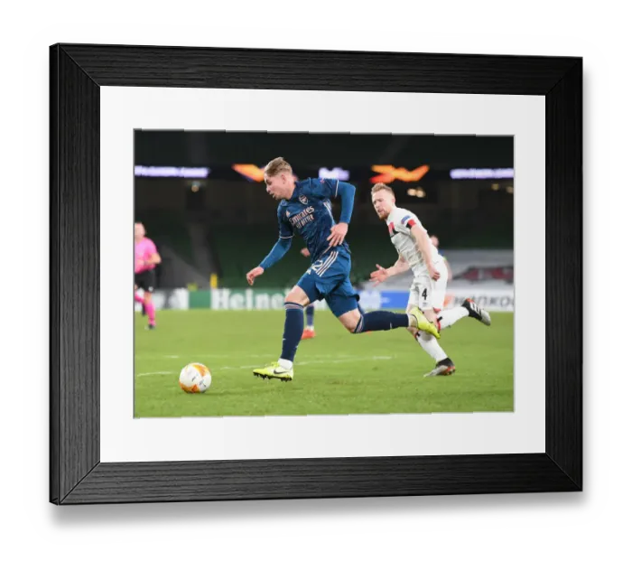 Framed Print : Arsenal in Action against Dundalk in UEFA Europa League Group Stage, Dublin 2020