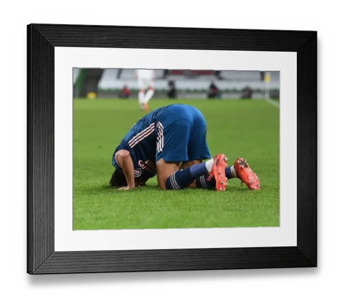 Framed Print : Arsenal's Mohamed Elneny Scores in UEFA Europa League Victory over Dundalk FC