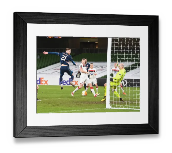 Framed Print : Arsenal in Action against Dundalk in UEFA Europa League, Dublin 2020