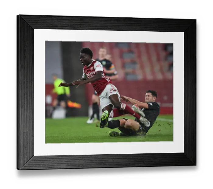 Framed Print : Arsenal vs Burnley: Bukayo Saka Faces Off Against James Tarkowski Framed Print : Arsenal vs Burnley: Bukayo Saka Faces Off Against James Tarkowski