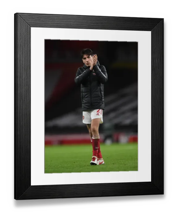 Framed Print : Arsenal's Hector Bellerin Celebrates with Fans after Arsenal v Burnley Win