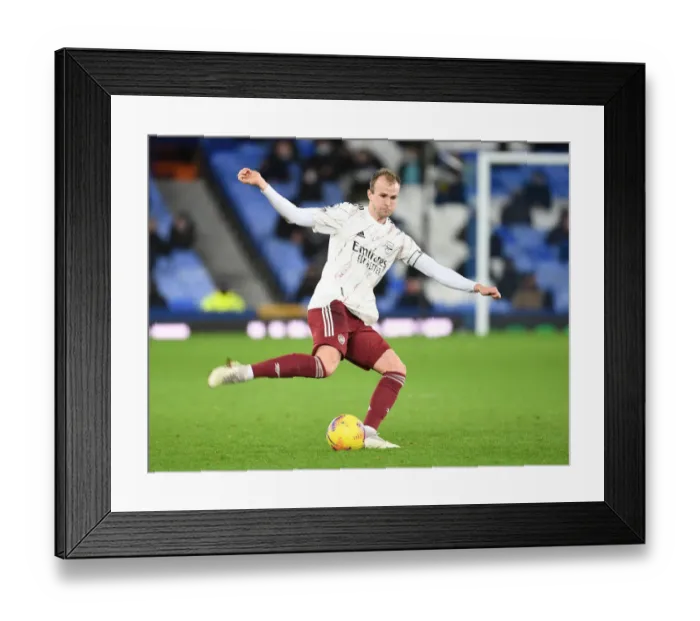 Framed Print : Rob Holding in Action: Everton vs Arsenal, Premier League 2020-21 Framed Print : Rob Holding in Action: Everton vs Arsenal, Premier League 2020-21