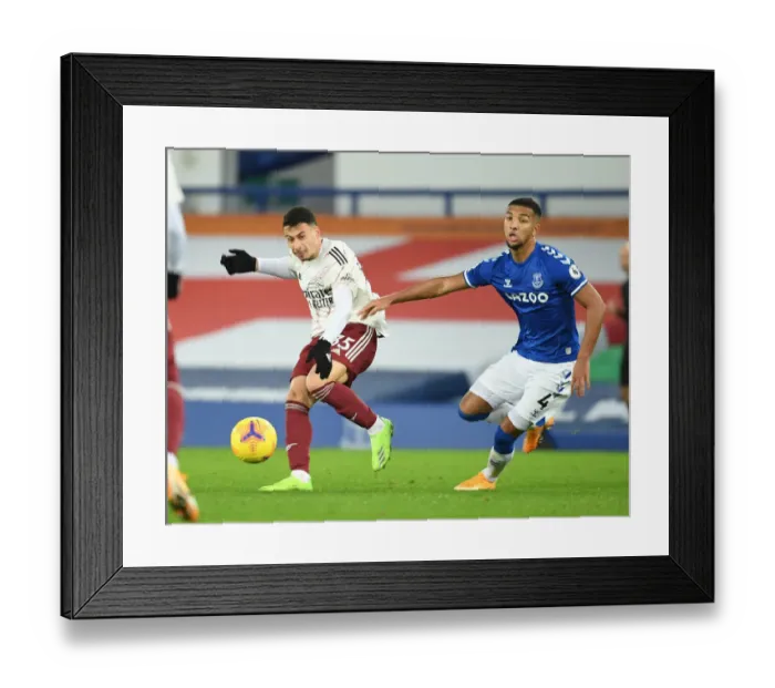 Framed Print : Gabriel Martinelli vs Mason Holgate: Intense Battle at Goodison Park - Everton vs Arsenal, Premier League 2020-21