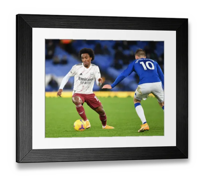 Framed Print : Willian Breaks Past Sigurdsson: Everton vs Arsenal, Premier League 2020-21 Framed Print : Willian Breaks Past Sigurdsson: Everton vs Arsenal, Premier League 2020-21