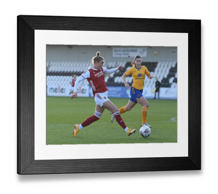 Framed Print : Jill Roord's Star Performance: Arsenal Women Triumph Over Everton in FA WSL Clash