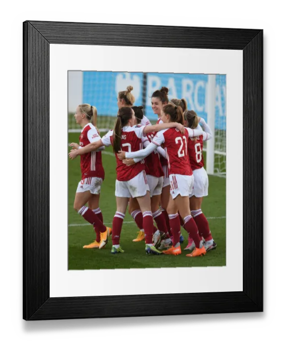 Framed Print : Arsenal Women's Super League Triumph: Beattie's Hat-Trick Seals Victory over Everton