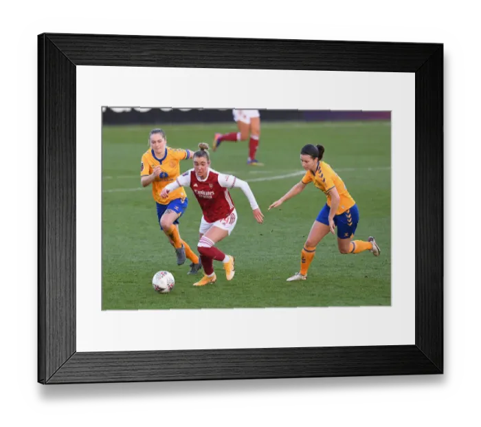 Framed Print : Arsenal's Jill Roord Goes Head-to-Head with Everton Defenders: FA WSL Showdown at Meadow Park (2020-21)