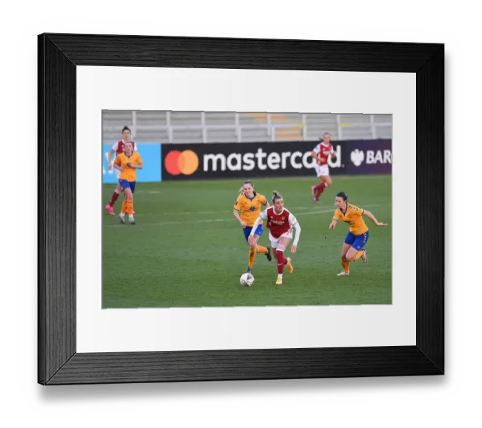 Framed Print : Arsenal's Jill Roord Battles Everton Defenders in FA WSL Clash at Meadow Park (2020-21) Framed Print : Arsenal's Jill Roord Battles Everton Defenders in FA WSL Clash at Meadow Park (2020-21)