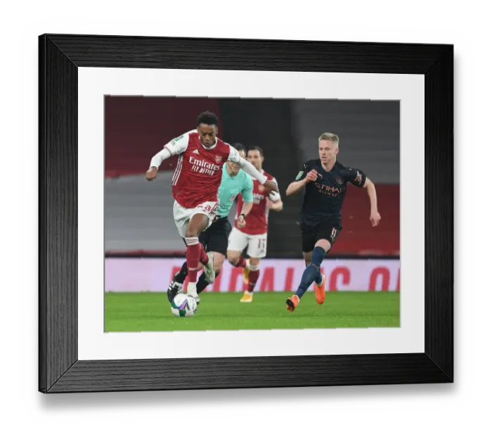 Framed Print : Arsenal's Joe Willock Battles Past Manchester City's Oleksandr Zinchenko in Carabao Cup Quarterfinal Framed Print : Arsenal's Joe Willock Battles Past Manchester City's Oleksandr Zinchenko in Carabao Cup Quarterfinal