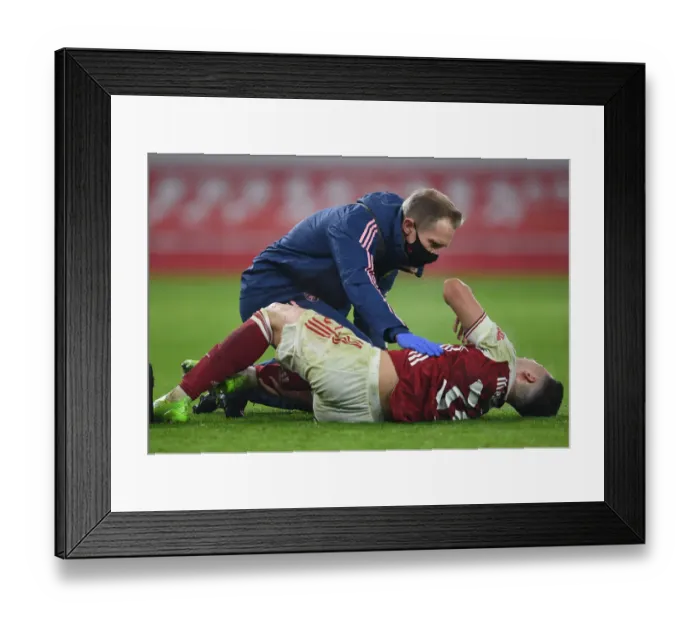Framed Print : Arsenal's Gabriel Martinelli Suffers Injury in Empty Emirates Stadium During Carabao Cup Quarterfinals Against Manchester City
