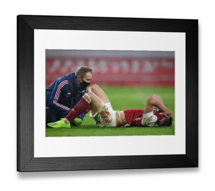 Framed Print : Arsenal's Gabriel Martinelli Suffers Injury in Empty Emirates Stadium During Carabao Cup Quarterfinals vs Manchester City