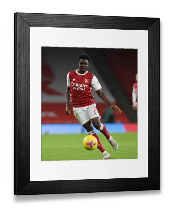 Framed Print : Arsenal's Bukayo Saka in Action against Chelsea in Emirates Stadium Showdown (2020-21)