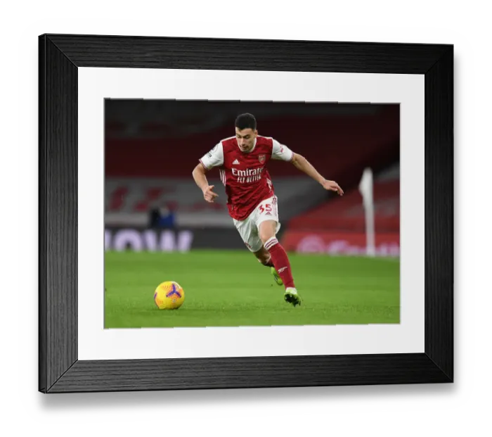 Framed Print : Martinelli's Brilliant Performance: Arsenal Outshines Chelsea in Premier League Showdown