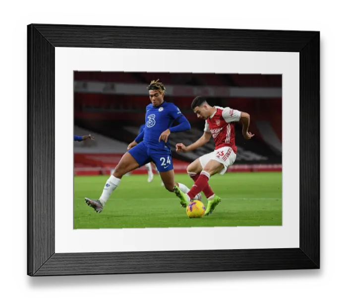 Framed Print : Battle at Emirates: Martinelli vs. James - Arsenal vs. Chelsea (Premier League, December 2020) Framed Print : Battle at Emirates: Martinelli vs. James - Arsenal vs. Chelsea (Premier League, December 2020)