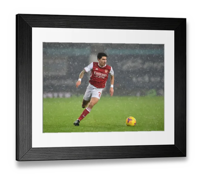 Framed Print : Hector Bellerin in Action: Arsenal vs. West Bromwich Albion, Premier League 2020-21