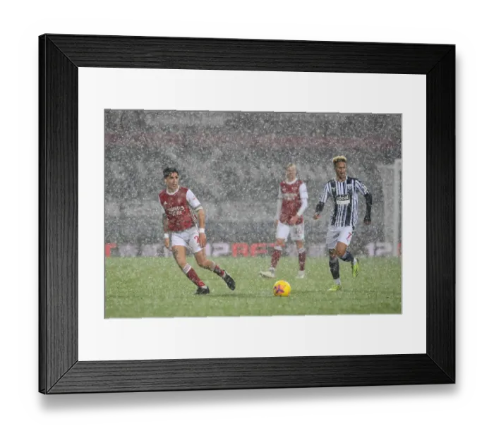 Framed Print : Hector Bellerin Faces Pressure from Callum Robinson in West Bromwich Albion vs Arsenal Premier League Clash Framed Print : Hector Bellerin Faces Pressure from Callum Robinson in West Bromwich Albion vs Arsenal Premier League Clash
