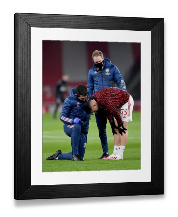 Framed Print : Arsenal's Gabriel Martinelli Receives Medical Attention vs Newcastle United - FA Cup 2021