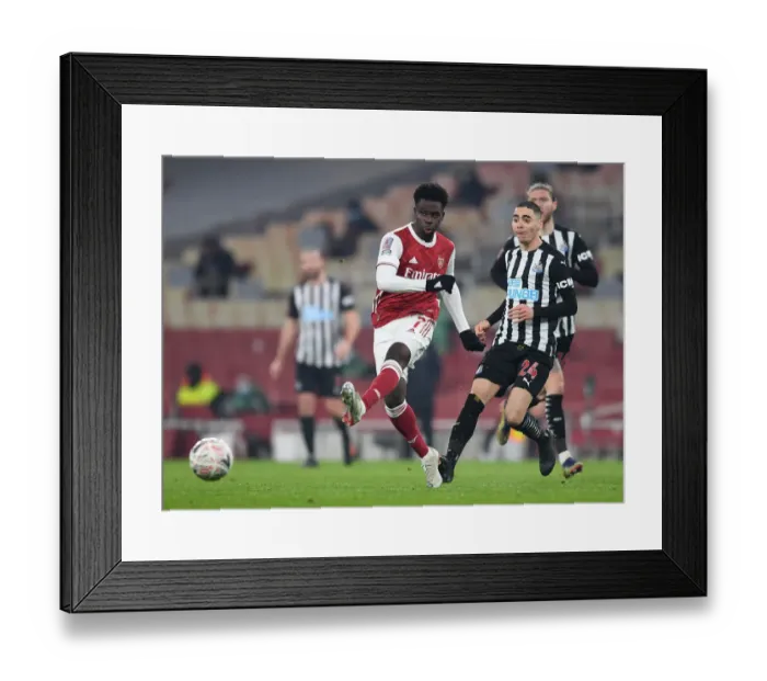 Framed Print : Arsenal's Saka Fends Off Newcastle's Almiron Pressure in FA Cup Clash