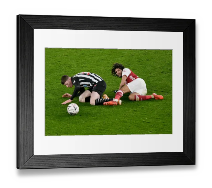 Framed Print : Elneny vs Anderson: FA Cup Battle at Arsenal Framed Print : Elneny vs Anderson: FA Cup Battle at Arsenal