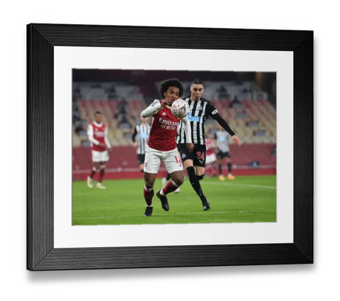Framed Print : Arsenal vs Newcastle United: Willian vs Almiron - FA Cup Third Round Clash