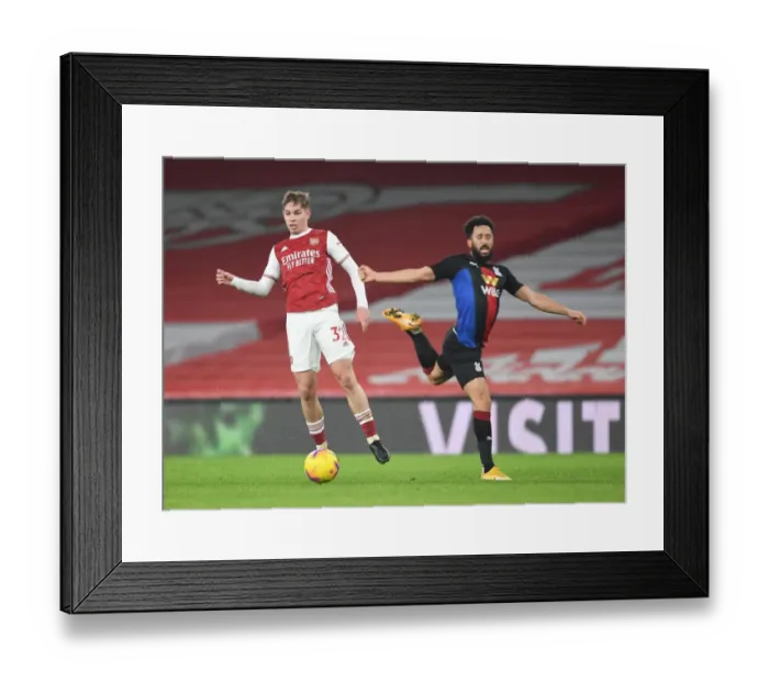Framed Print : Arsenal vs Crystal Palace: Emile Smith Rowe Clashes with Andros Townsend in Empty Emirates Stadium, Premier League 2020-21