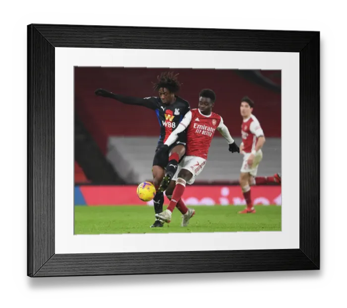 Framed Print : Arsenal vs Crystal Palace: Bukayo Saka Clashes with Eberechi Eze in Empty Emirates Stadium - Premier League 2021