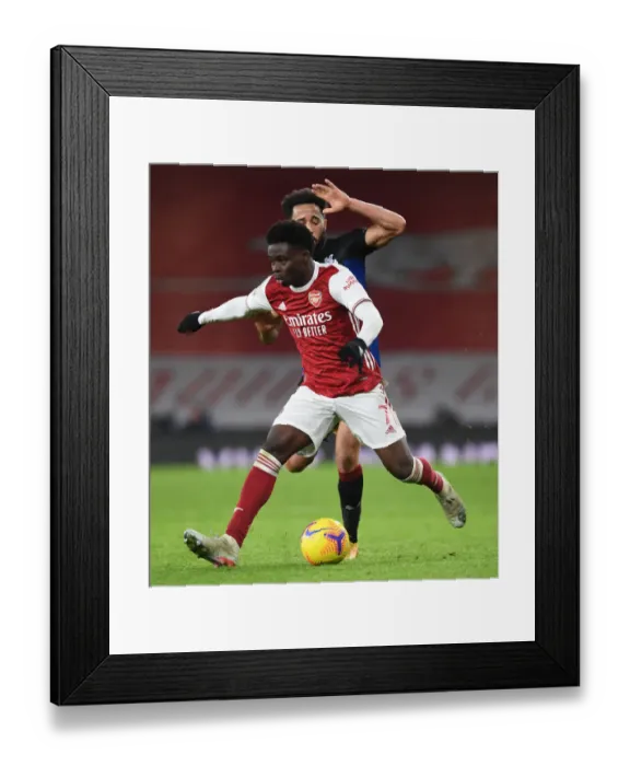 Framed Print : Arsenal's Bukayo Saka Faces Off Against Crystal Palace's Andros Townsend in Empty Emirates Stadium - Premier League Clash, January 2021