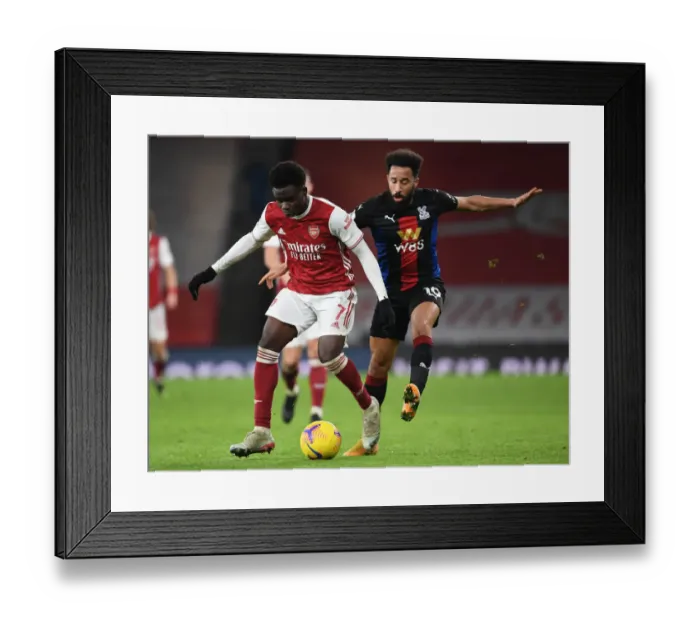 Framed Print : Arsenal vs Crystal Palace: Bukayo Saka Faces Andros Townsend in Empty Emirates Stadium