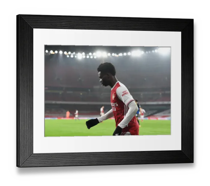 Framed Print : Arsenal's Bukayo Saka in Action against Crystal Palace during Emirates Stadium Showdown in 2020-21 Premier League