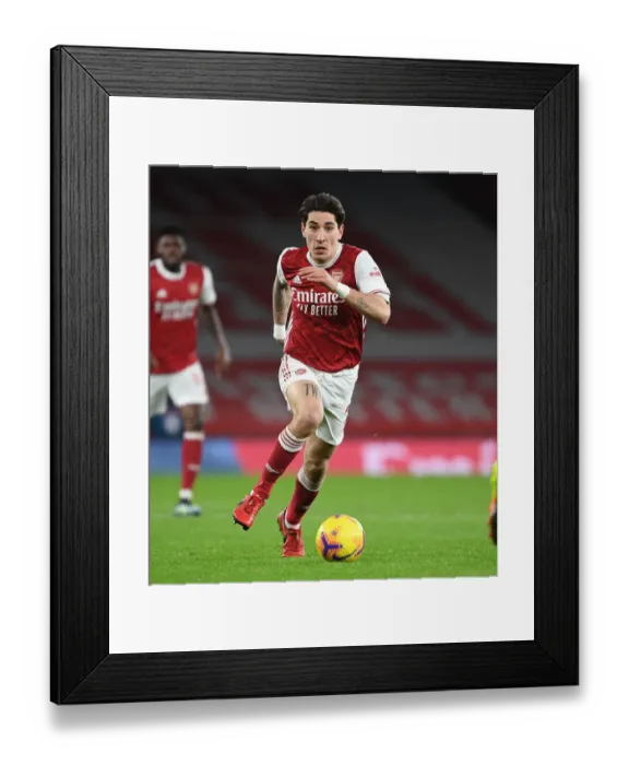 Framed Print : Arsenal vs Manchester United: Bellerin's Battle at Empty Emirates Amidst Pandemic