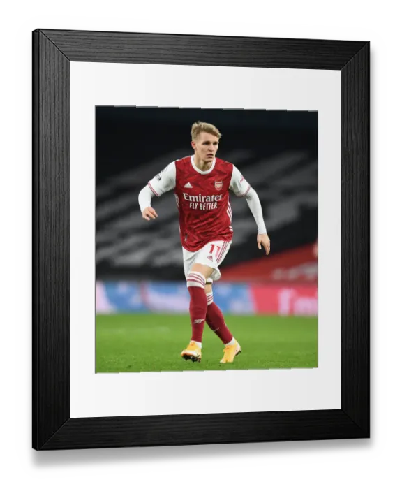 Framed Print : Arsenal vs Manchester United: Emirates Showdown in Empty Stadiums Amidst Pandemic Restrictions (January 2021)