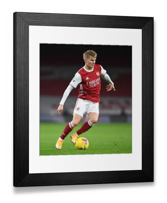 Framed Print : Arsenal vs Manchester United: Emirates Battle in Empty Stands (2021) Framed Print : Arsenal vs Manchester United: Emirates Battle in Empty Stands (2021)