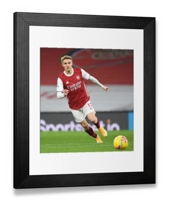 Framed Print : Arsenal vs Manchester United: Emirates Battle in Empty Stadiums (January 2021)