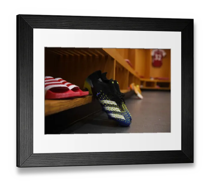 Framed Print : Arsenal vs Manchester United: Gabriela's Focused Preparation in Empty Emirates Amidst Pandemic Restrictions