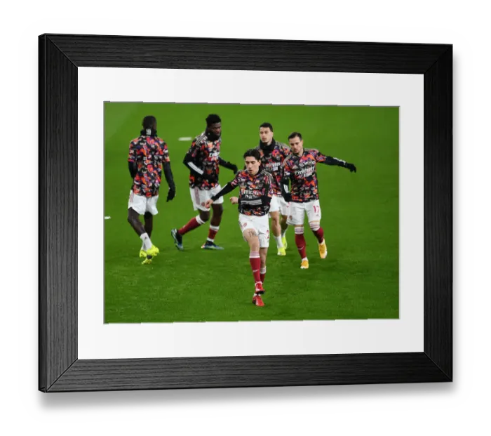 Framed Print : Arsenal vs Manchester United: Hector Bellerin Prepares Amid Empty Emirates Stadium (Premier League 2020-21)