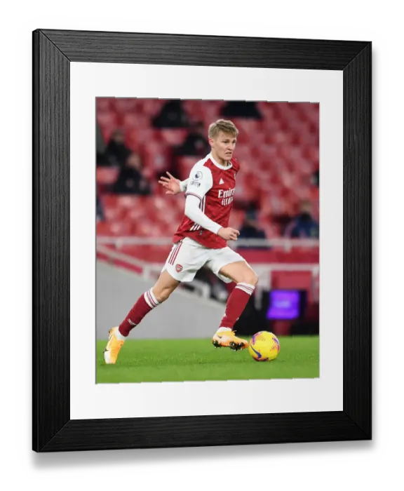 Framed Print : Empty Emirates: Arsenal vs Manchester United, a Ghostly Premier League Clash (2020-21)