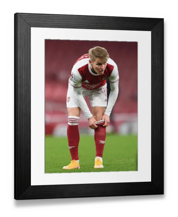 Framed Print : Empty Emirates: Arsenal vs Manchester United in Ghostly Premier League Clash (2020-21)