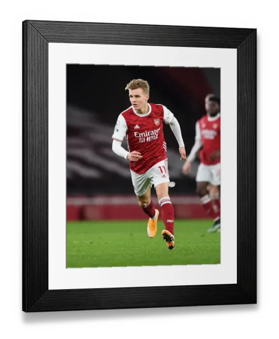 Framed Print : Arsenal vs Manchester United: A Ghostly Clash at Empty Emirates Stadium (2020-21)