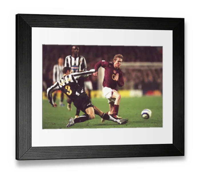 Framed Print : Alex Hleb (Arsenal) Giorgio Chiellini (Juventus). Arsenal 2: 0 Juventus Framed Print : Alex Hleb (Arsenal) Giorgio Chiellini (Juventus). Arsenal 2: 0 Juventus