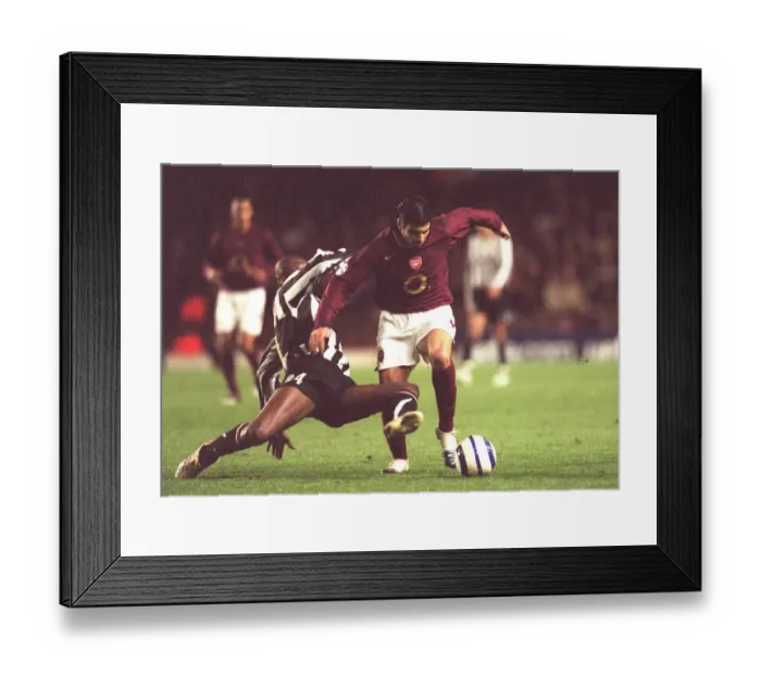 Framed Print : Jose Reyes (Arsenal) Patrick Vieira (Juventus). Arsenal 2: 0 Juventus