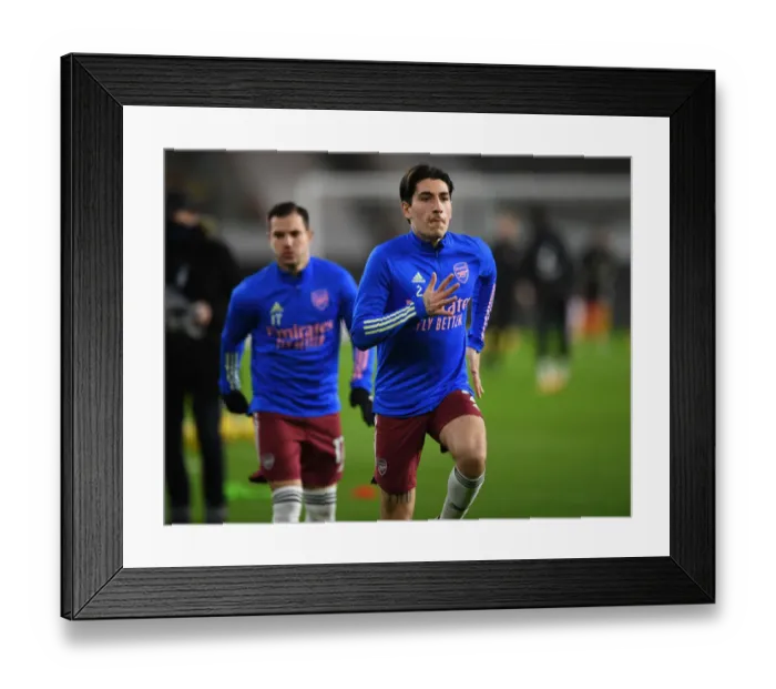 Framed Print : Arsenal's Hector Bellerin Gears Up for Wolverhampton Wanderers Clash in Premier League