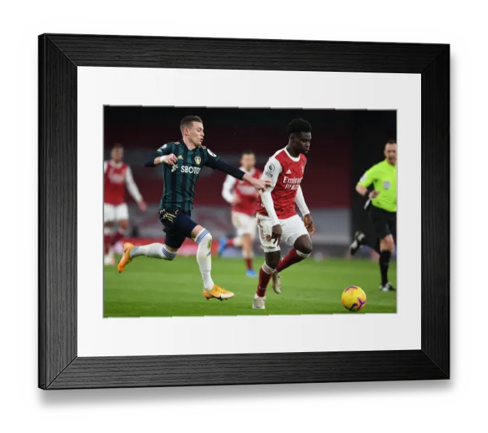 Framed Print : Arsenal's Bukayo Saka Outwits Leeds Alioski: Thrilling Premier League Showdown