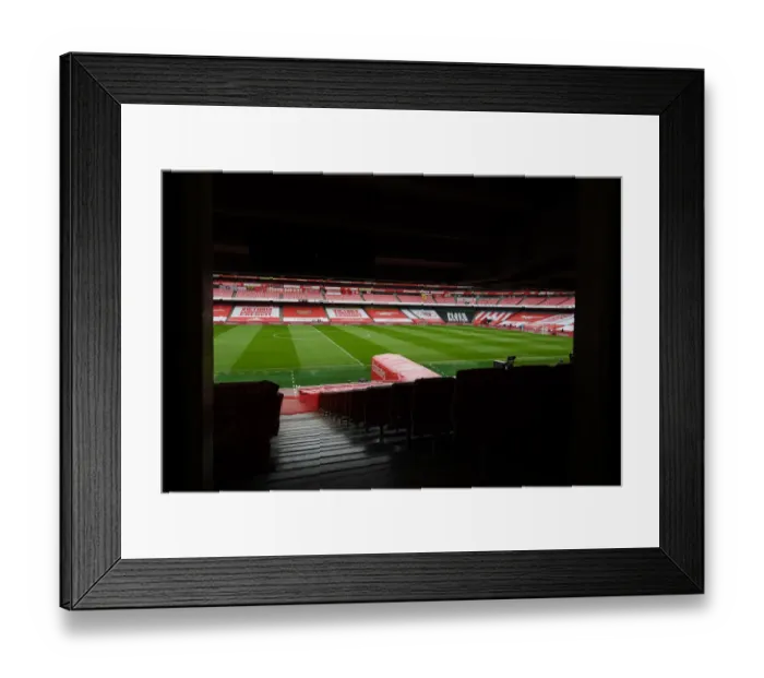 Framed Print : Arsenal vs Leeds United: Premier League Showdown at Emirates Stadium