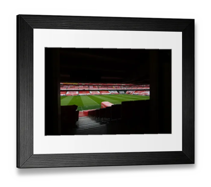 Framed Print : Arsenal vs Leeds United: Premier League Showdown at Emirates Stadium