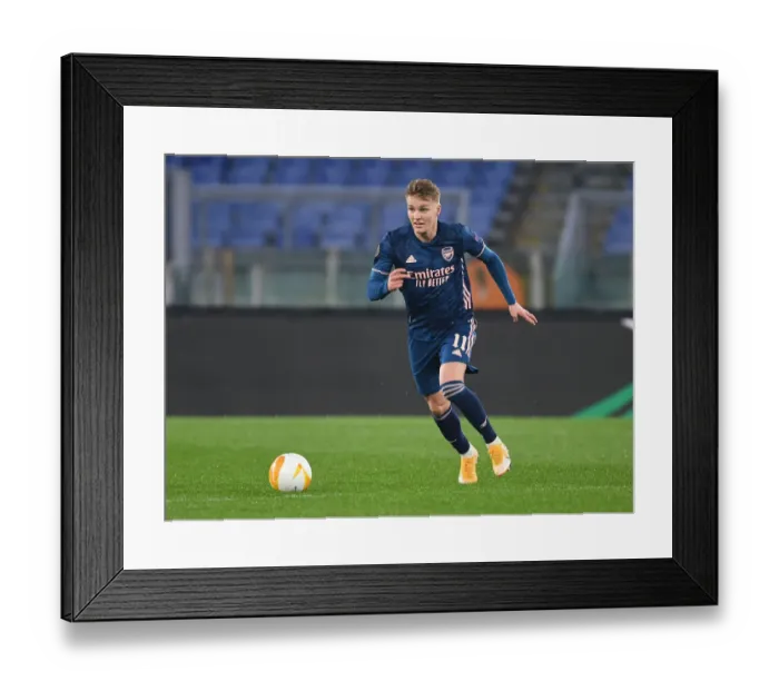 Framed Print : Arsenal vs. SL Benfica: Europa League Showdown at Stadio Olimpico, Rome, 2021