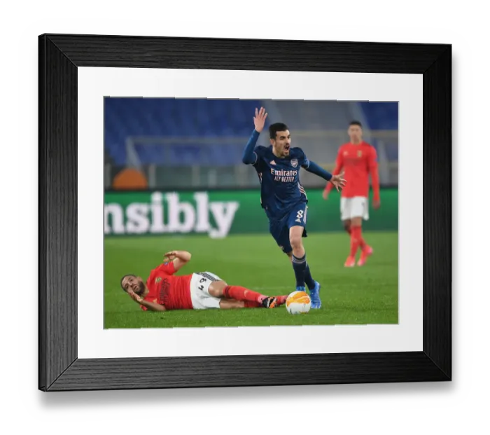 Framed Print : Dani Ceballos Outsmarts Adel Taarabt: Arsenal's Europa League Triumph Over SL Benfica