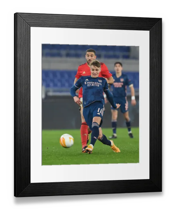 Framed Print : Arsenal vs SL Benfica: Europa League Clash at Stadio Olimpico, Rome, 2021 Framed Print : Arsenal vs SL Benfica: Europa League Clash at Stadio Olimpico, Rome, 2021