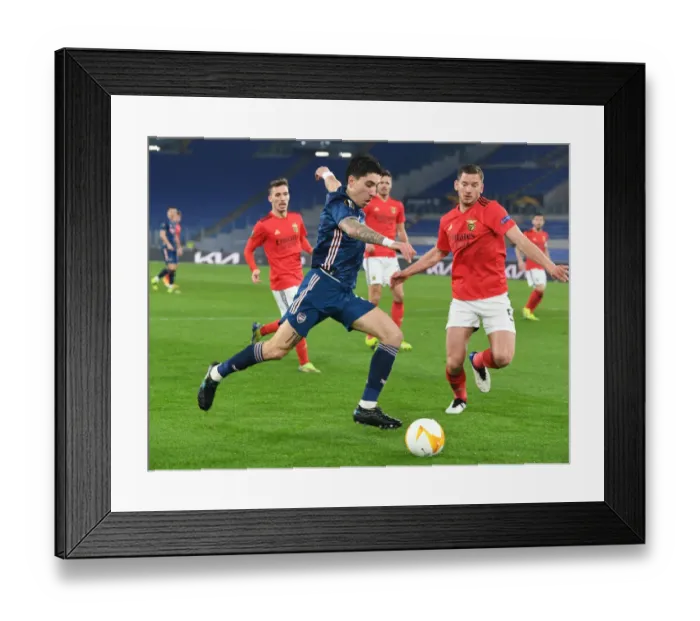 Framed Print : Arsenal's Hector Bellerin Clashes with Benfica's Jan Vertonghen in Europa League Showdown