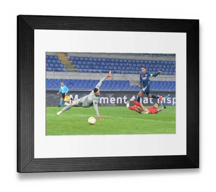 Framed Print : Arsenal vs. SL Benfica: UEFA Europa League Clash at Stadio Olimpico, Rome (2021)