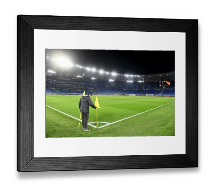 Framed Print : Preparing for Battle: Arsenal vs. SL Benfica - UEFA Europa League Round of 32, Stadio Olimpico